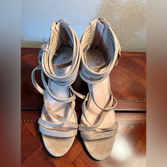 XOXO Elle Tan Tassel Sandals - Picture 4 of 8